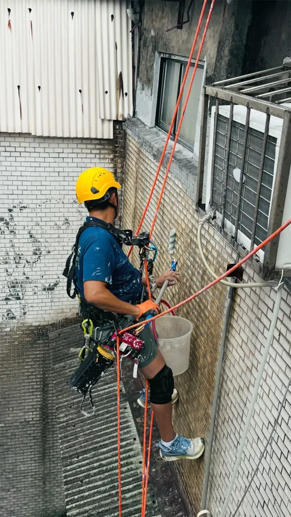 良匠企業社-外牆防水-屋頂防水-蜘蛛人清洗-外牆磁磚修補_about_01