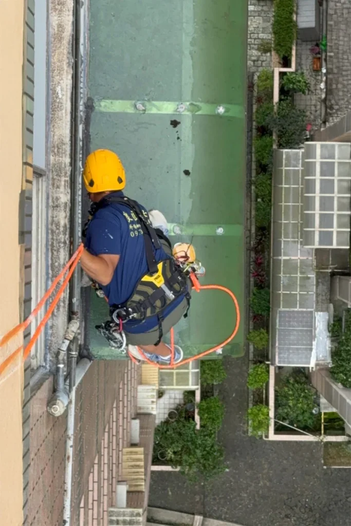 良匠企業社-外牆防水-屋頂防水-蜘蛛人清洗-外牆磁磚修補_services_03